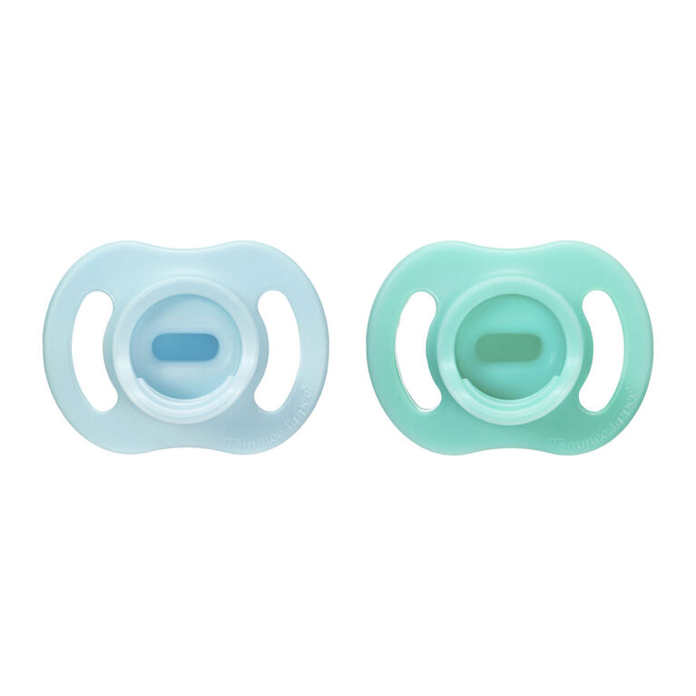 Tommee Tippee Ultra-light StayPut Pacifier, 0-6m, 2 Count, One-Piece Silicone Design