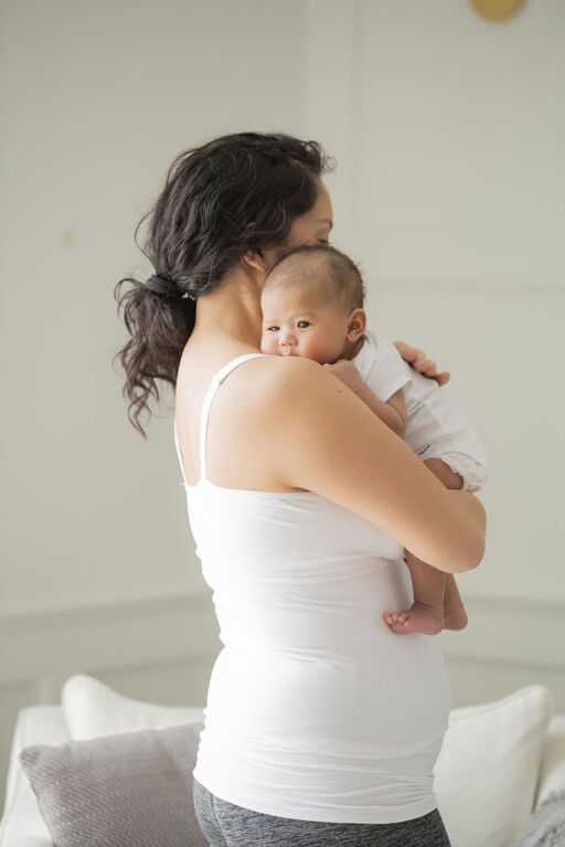 Camisole confortable de maternité et d'allaitement Medela, moyen blanc