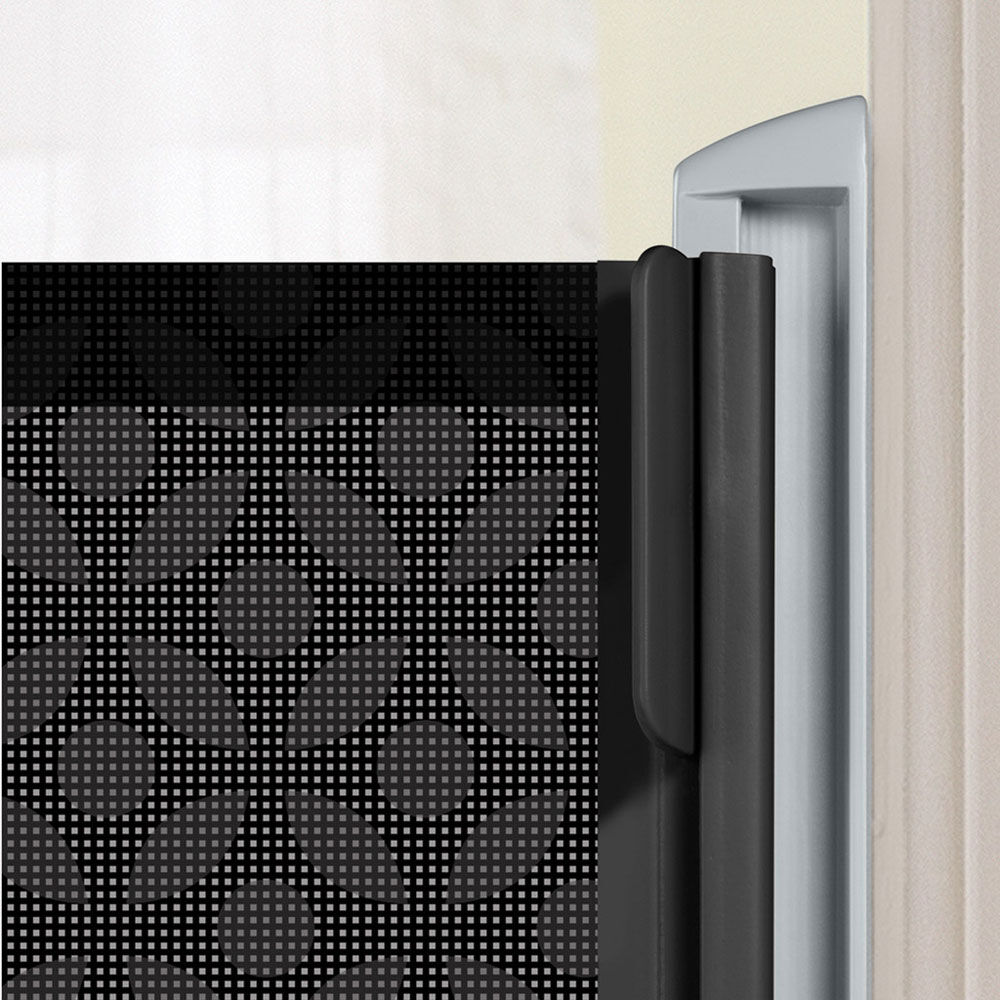 Summer retractable outlet baby gate