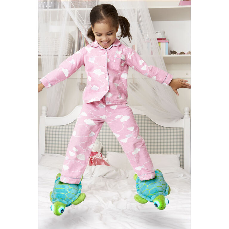 Chaussons NightBuddies Tortue Verte en Peluche Yeux Lumineux