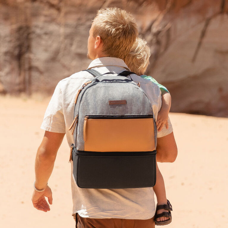 Petunia Pickle Bottom - Axis Backpack in Camel / Graphite - Sac à dos à langer