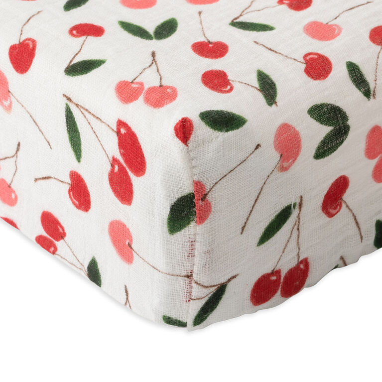 Housse de Matelas à Langer en Mousseline de Coton Red Rover - Cherries - Notre exclusivité