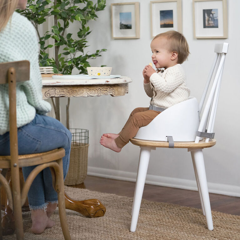 Ce rehausseur Simplicity Seat Ity de Ingenuity