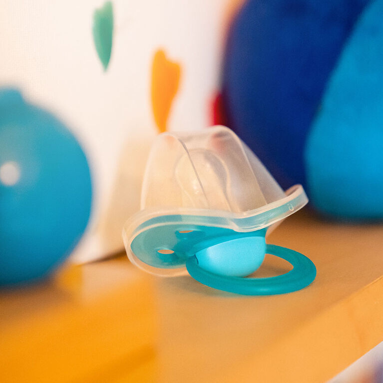 Nouvelle Sucette JOUR et NUIT Medela Baby, un ensemble 24 heures avec sucette Brille dans le noir, sans BPA, légère et orthodontique. 0-6 mo Unisexe