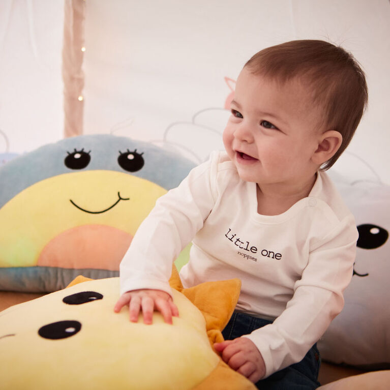 Kokoons Soleil en Peluche Lumière and Mélodie Jaune Pâle/Ambre Or de Around The Crib