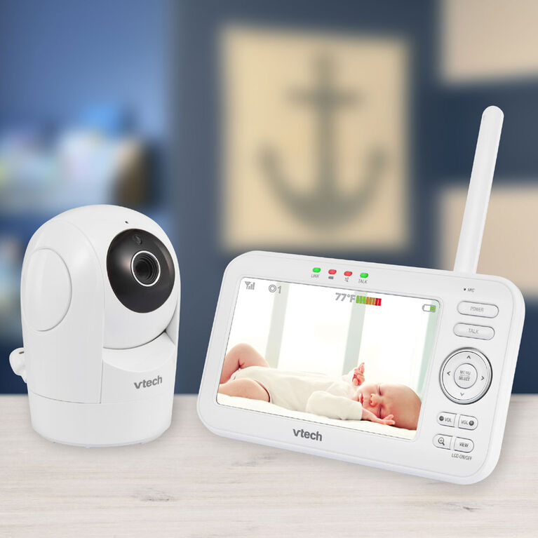 Le moniteur de bébé de 5 po couleur à 1 caméra à panoramique, inclinaison et zoom, et vision automatique, blanc modèle VM5262 de VTech..