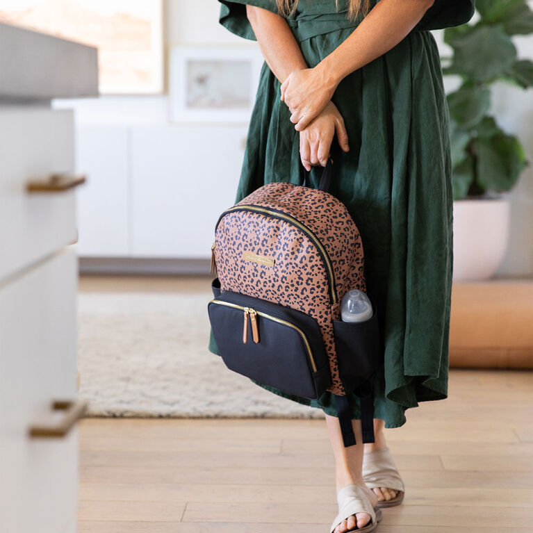 Petunia Pickle Bottom - District Backpack 5 Piece Set in Leopard - Sac à langer en similicuir