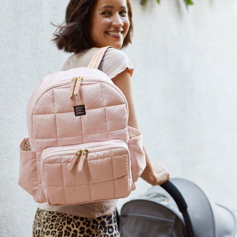 Petunia Pickle Bottom - District Backpack 5 Piece Set in Petal Rose - Sac à langer matelassé pour bébé - Bébé, nourrisson, enfant en bas âge - Résistant à l'eau - Doublure antimicrobienne - Cadeau de naissance