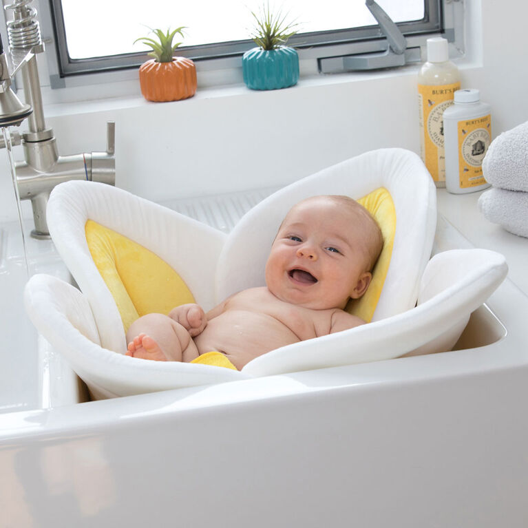 Blooming Bath Lotus - Yellow - English Edition