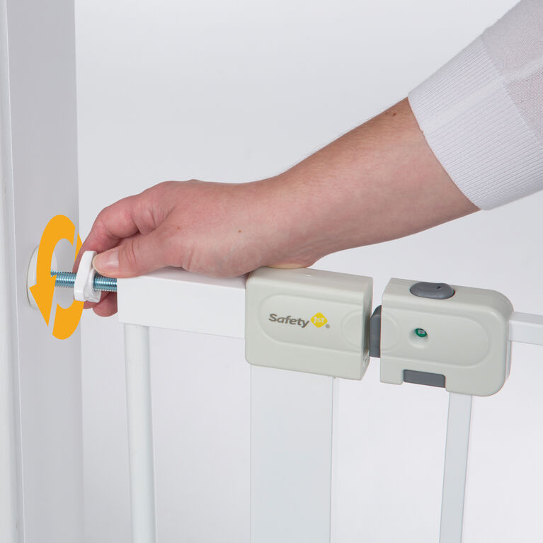 Safety 1st Hands Free Auto-Close Gate