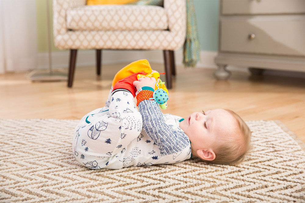 lamaze gardenbug foot finder and wrist rattle
