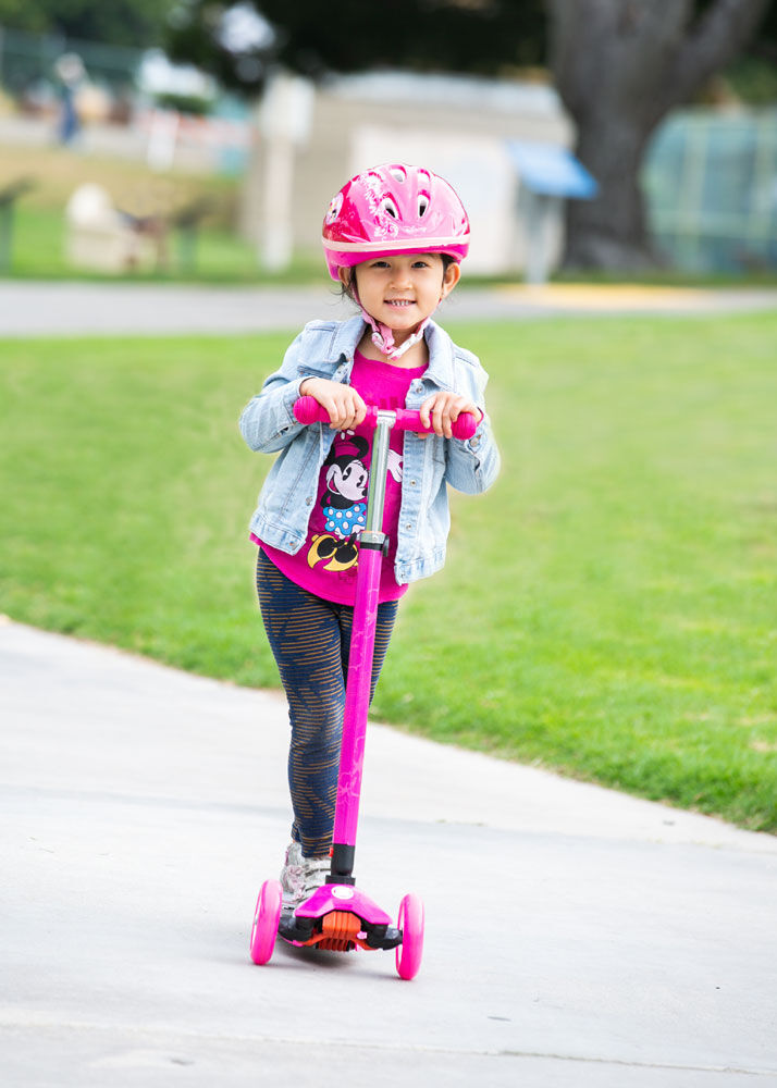 Sport Runner 3 Wheel Scooter with Light Up Wheels Pink R Exclusive