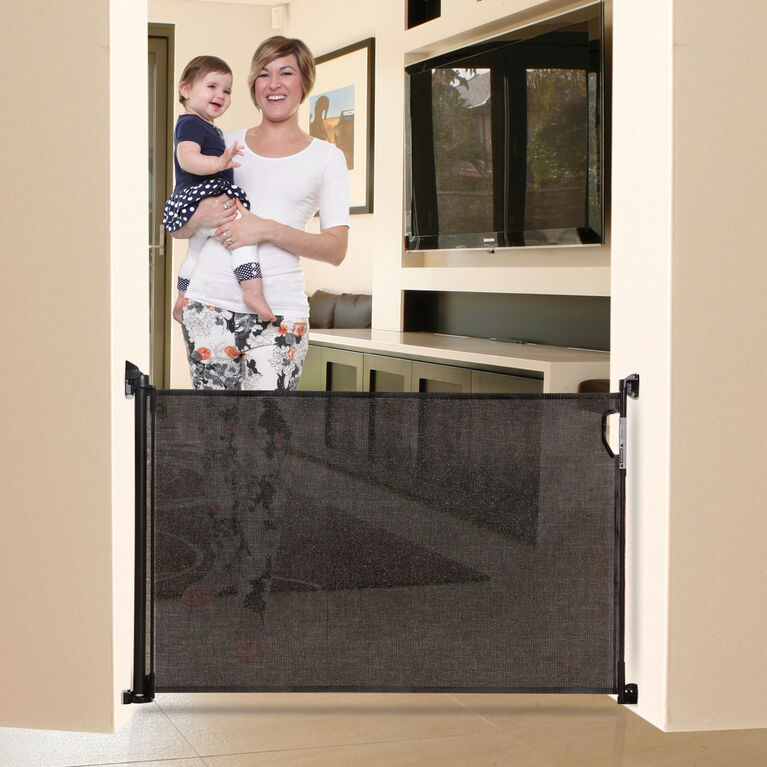 Dreambaby Indoor/Outdoor Retractable Gate - Black