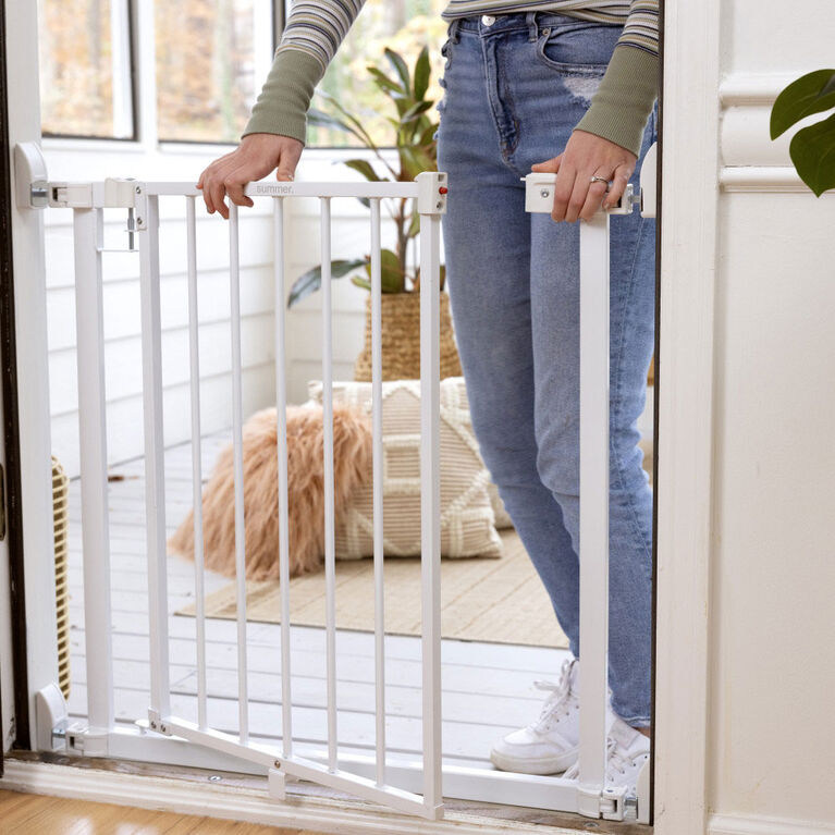 Summer by Ingenuity The Doorway 37W Series with Quad Cam-Lock