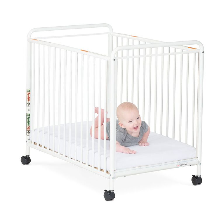 Fondations Chelsea Compact Steel Clearview Crib