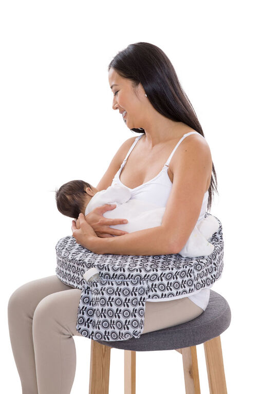 ANGEL'S - bébé & enfant - Un coussin d'allaitement, seulement pour donner  le sein??! Justement non, il peut même vous aider à tenir bébé assis.  Découvrez en image 4 utilisations différentes de