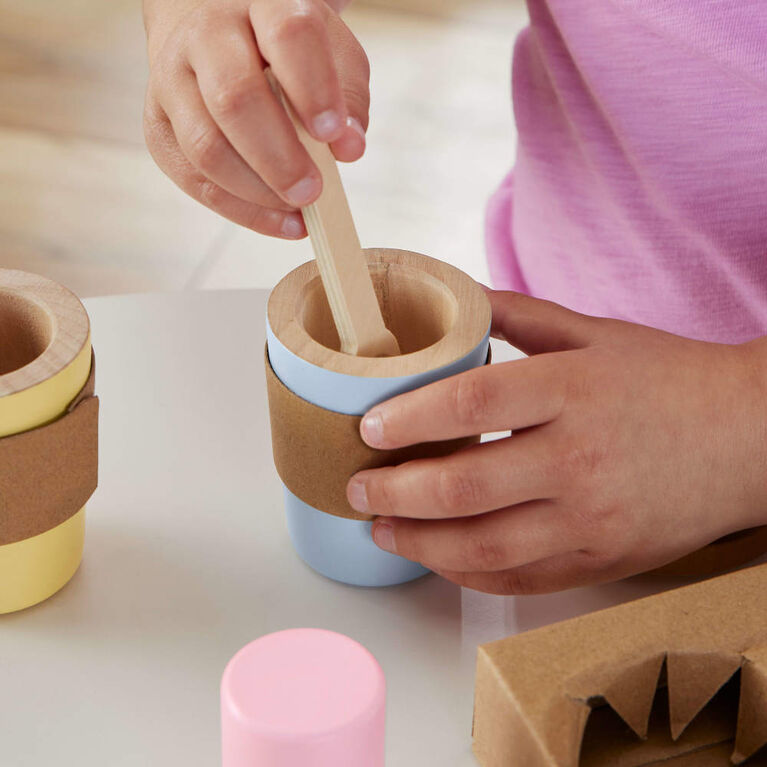 Coffret de jeu en bois Café pour emporter Fisher-Price, coffret de jeu préscolaire, 15 éléments en bois