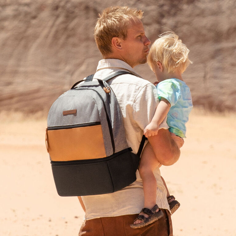 Petunia Pickle Bottom - Axis Backpack in Camel / Graphite - Sac à dos à langer