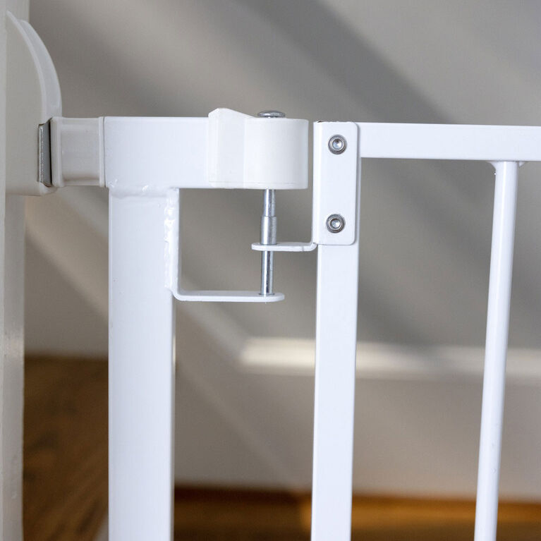 Summer by Ingenuity The Doorway 37W Series with Quad Cam-Lock