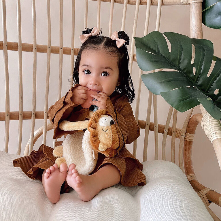 Itzy Lovey Lion