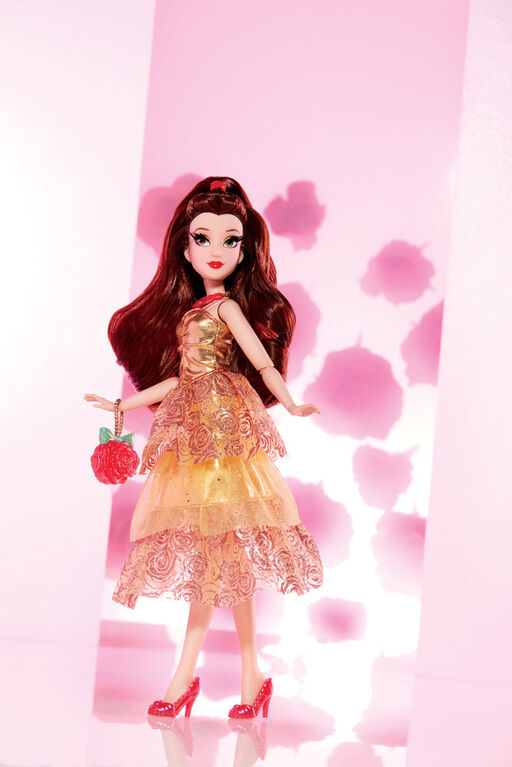 Disney Princess, série Style, poupée Belle au style moderne avec sac à main et chaussures