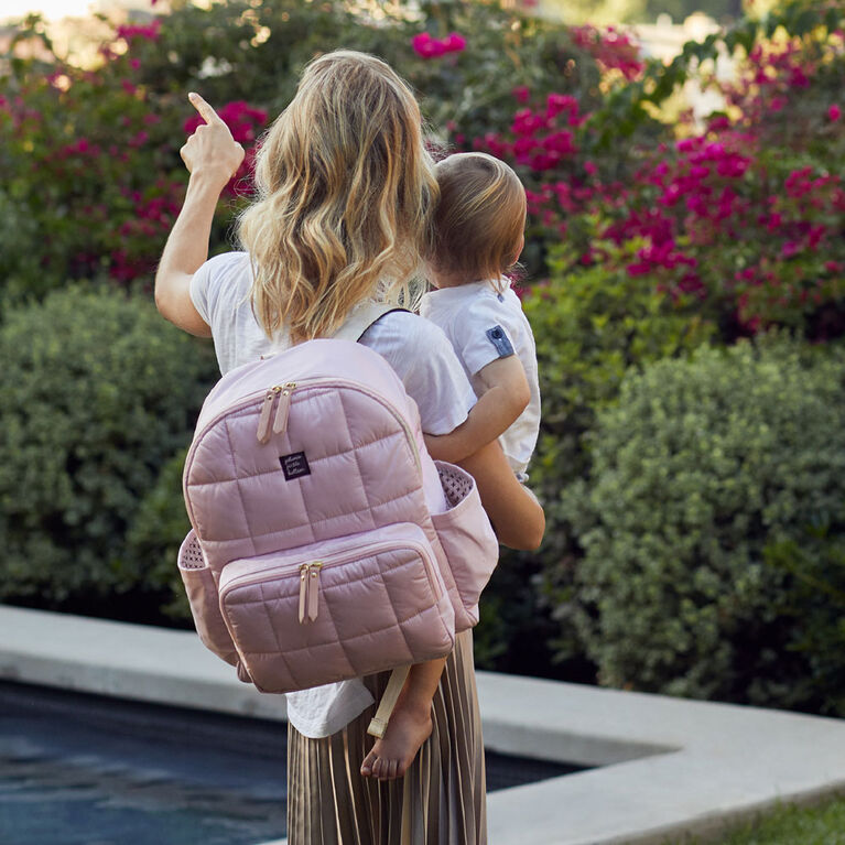 Petunia Pickle Bottom - District Backpack 5 Piece Set in Petal Rose - Sac à langer matelassé pour bébé - Bébé, nourrisson, enfant en bas âge - Résistant à l'eau - Doublure antimicrobienne - Cadeau de naissance