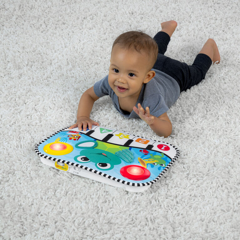 Baby Einstein Ocean Explorer - Neptune's Kick and Explore Musical Kick Pad and Crib Toy