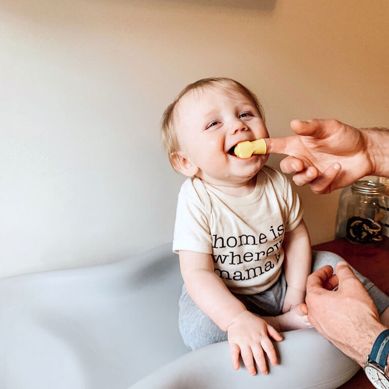 Fridababy - SmileFrida the Finger Brosse à dents - Première brosse à dents pour bébé avec étui, silicone, sans BPA
