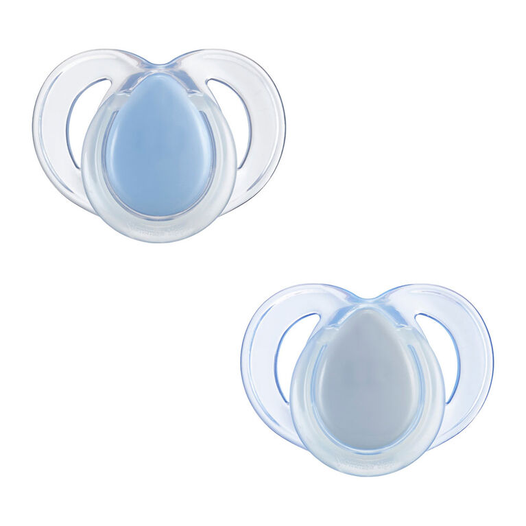 Tommee Tippee Nighttime Pacifier, 6-18m, Glow in the Dark Pacifiers with Reusable Sterilizer Pod, Assorted Colors, Pack of 2