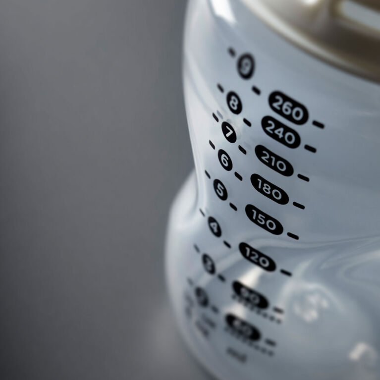 Biberons Tommee Tippee, Biberon anti-colique Natural Start avec tétine à débit lent semblable au sein, 148 ml (5 oz), 0m+, autostérilisation, essentiels pour l'alimentation de bébé, lot de 2