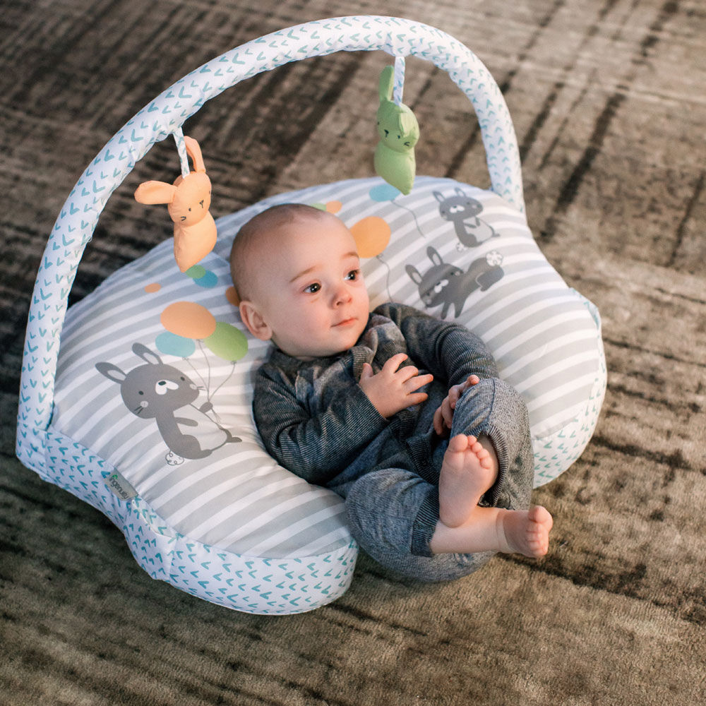 Nursing pillow with toy deals bar
