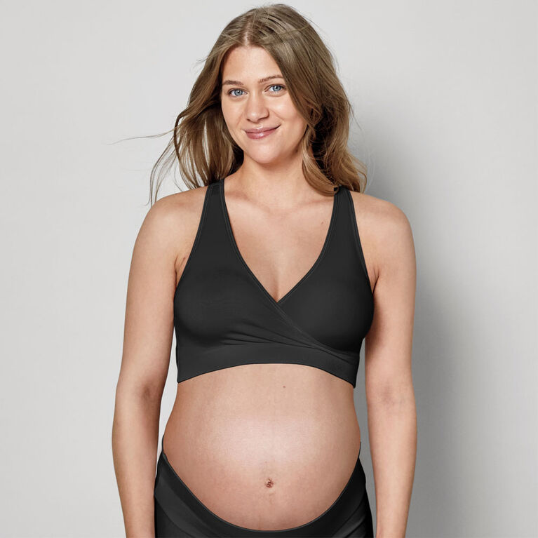 Ashy Bines - LIFESAVER - this maternity sports bra from @cadenshae !! . Super  supportive and I can do everything in my  active wear haha . Breast  feeding in my active