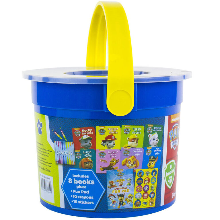 Disney Baby – Baby's First Look and Find – 8-Books in a Bucket and Baby Rattle (Mes premiers Cherche et trouve – Huit livres dans un seau et un hochet pour bébé).