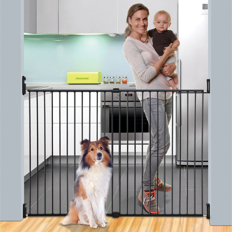 Dreambaby Broadway Xtra-Wide & Xtra-Tall Gro-Gate - Black