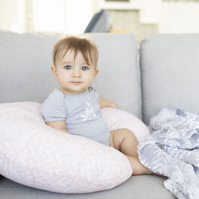 Perlimpinpin Nursing Pillow With Removable Cover Navy Diamonds