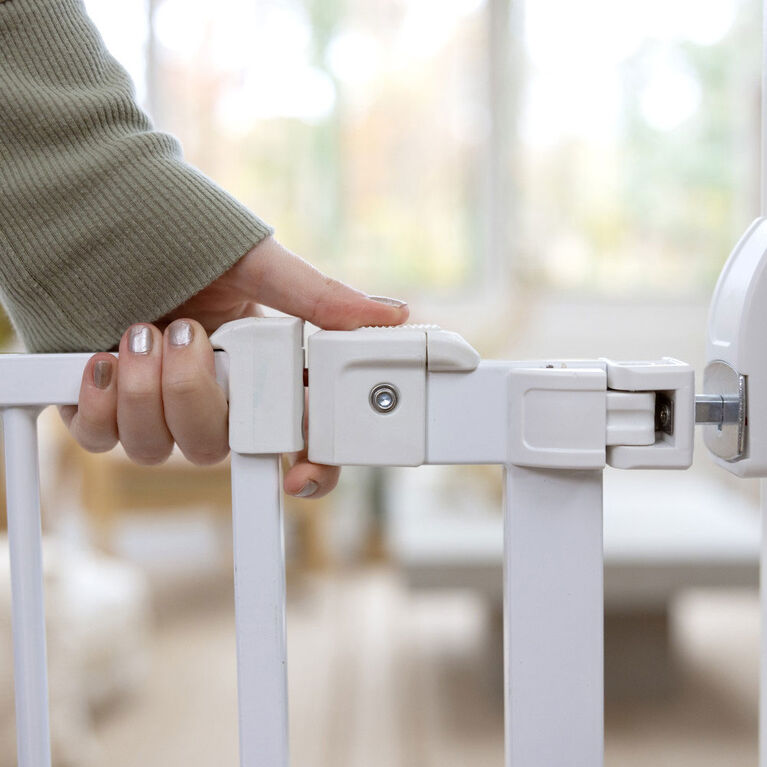 Summer by Ingenuity The Doorway 37W Series with Quad Cam-Lock