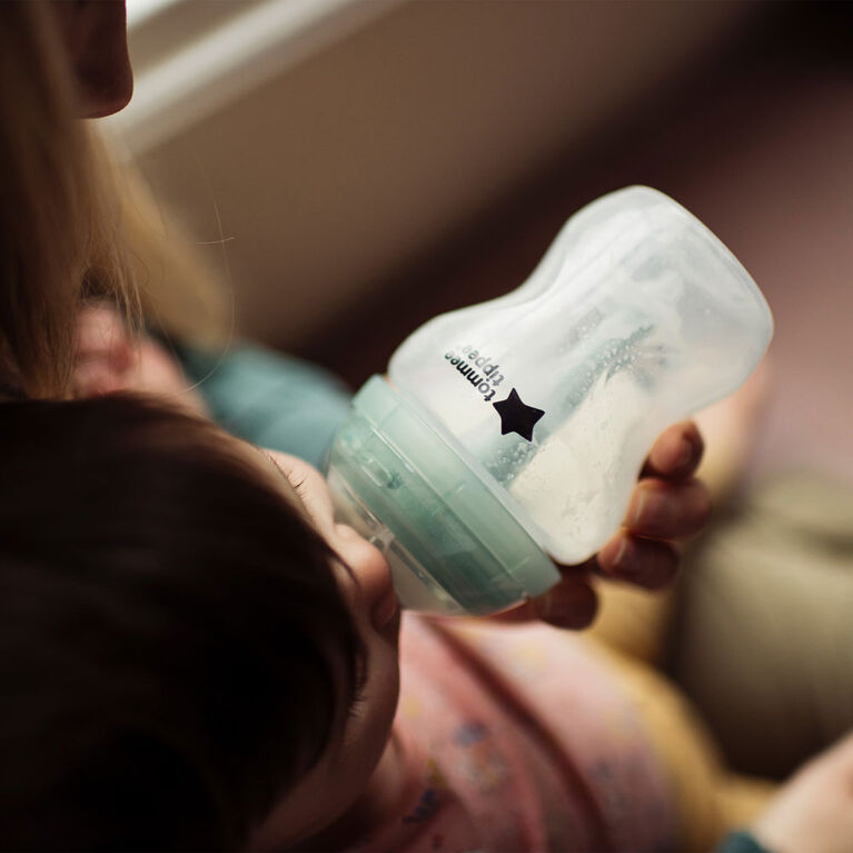 Ensemble de biberons Tommee Tippee Advanced Anti-Colic Grandir avec bébé, 148 ml, 266 ml et 325 ml (5 oz, 9 oz et 11 oz), tétines à débit lent, moyen et plus épais, poignées de biberon amovibles, autostérilisation