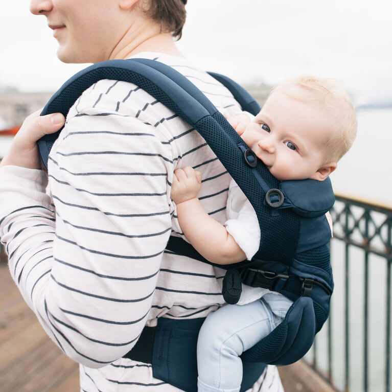 Porte-bébé ergonomique tout-en-un Ergobaby Omni 360 Cool Air Mesh - bleu minuit.