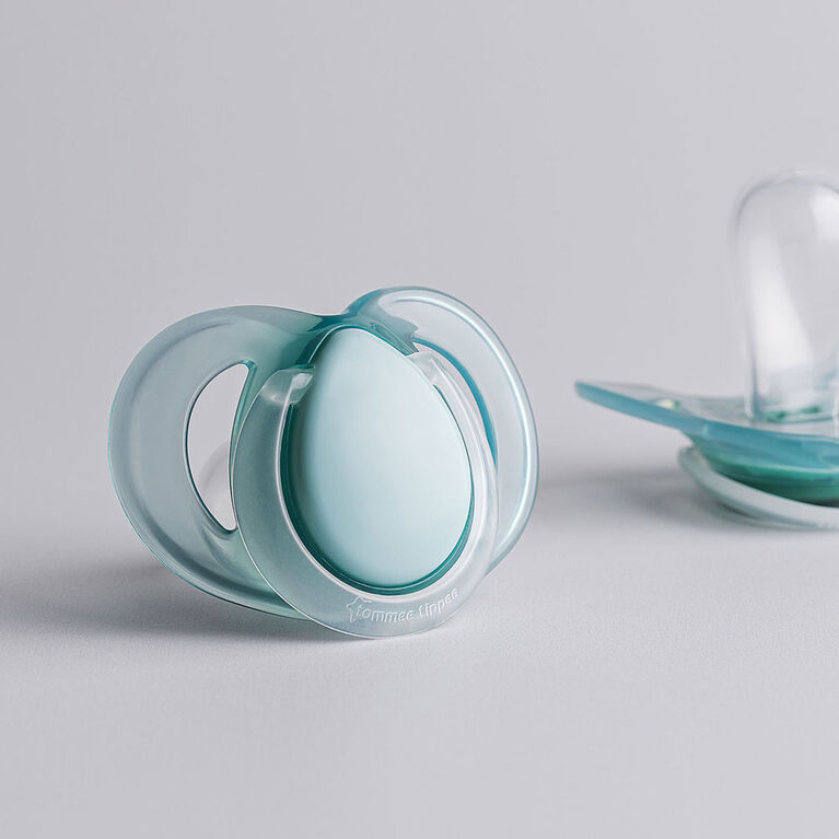 Tommee Tippee Nighttime Pacifier, 6-18m, Glow in the Dark Pacifiers with Reusable Sterilizer Pod, Assorted Colors, Pack of 2