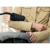 Coussin confort pour le bras de JJ Cole.