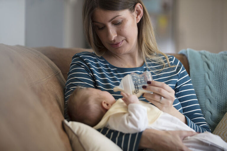 Biberon pour bébé Tommee Tippee Closer to Nature avec suce pour nouveau-né de 0 à 2 mois - 5 oz, 1 unité.