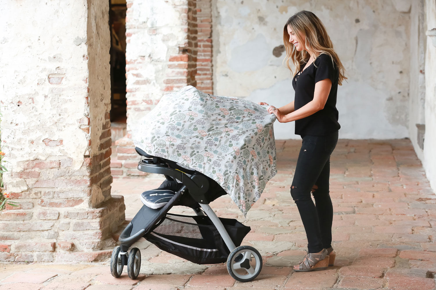 The Peanutshell 6 in 1 Nursing Poncho Ditsy Leaf
