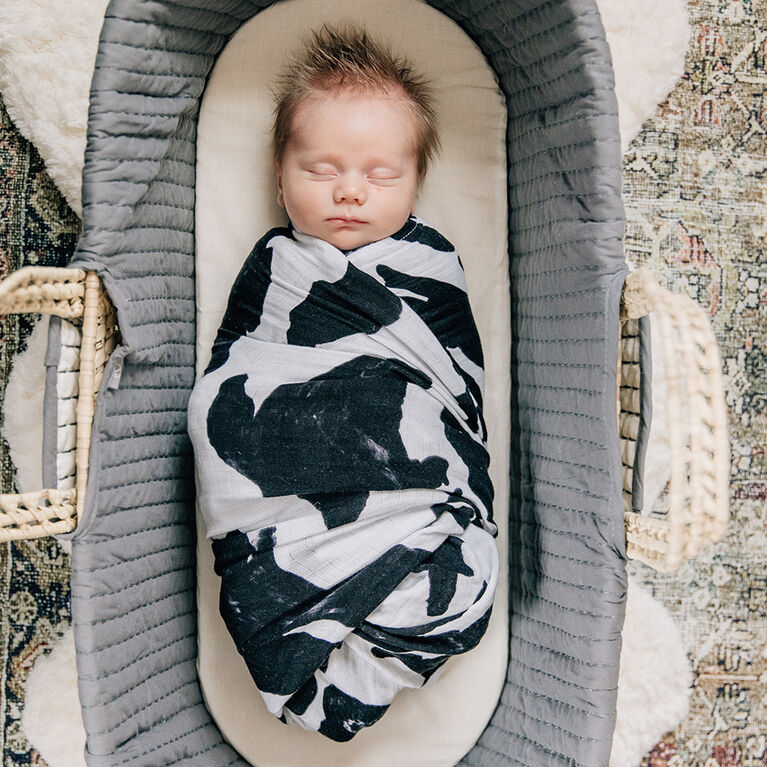 Red Rovr-Organic Cotton Muslin Swaddle Blanket - Moo Cow