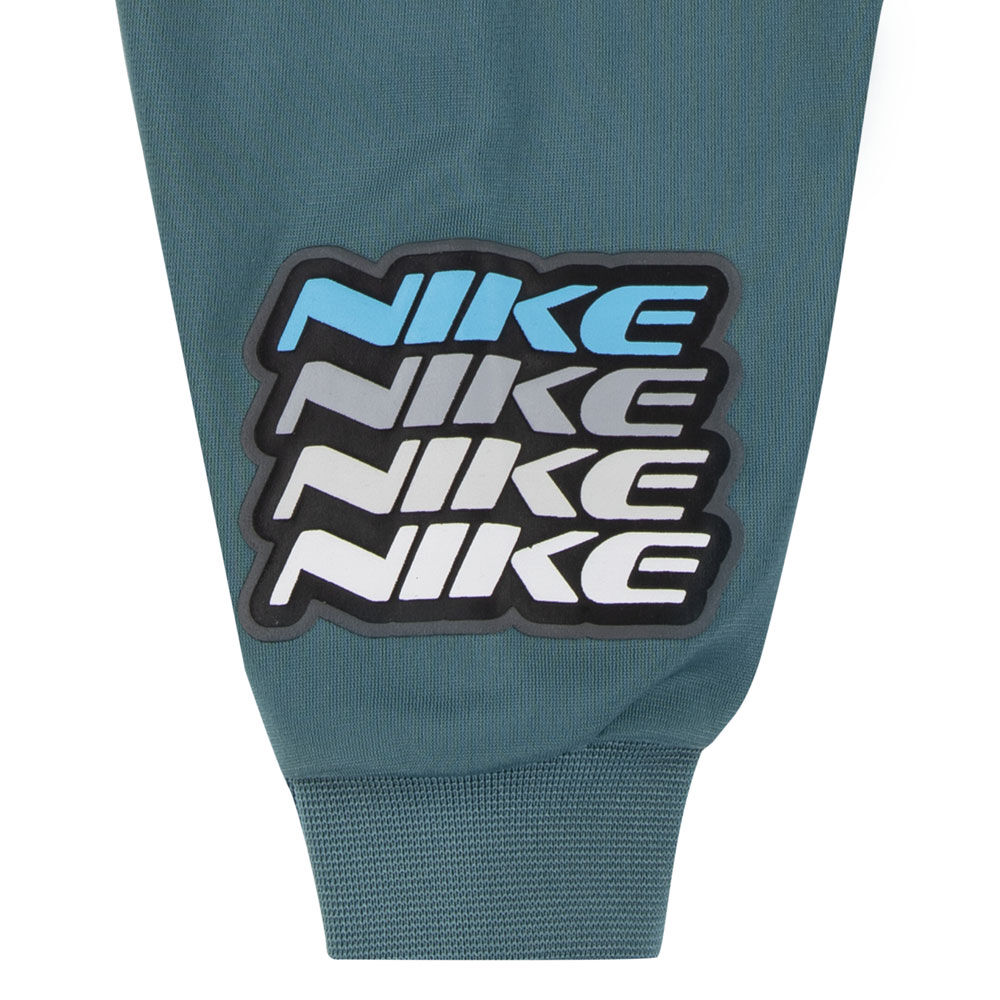 Ensemble nike hotsell 24 mois