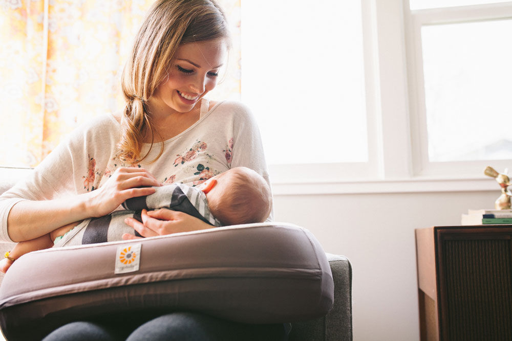 ergobaby nursing pillow review