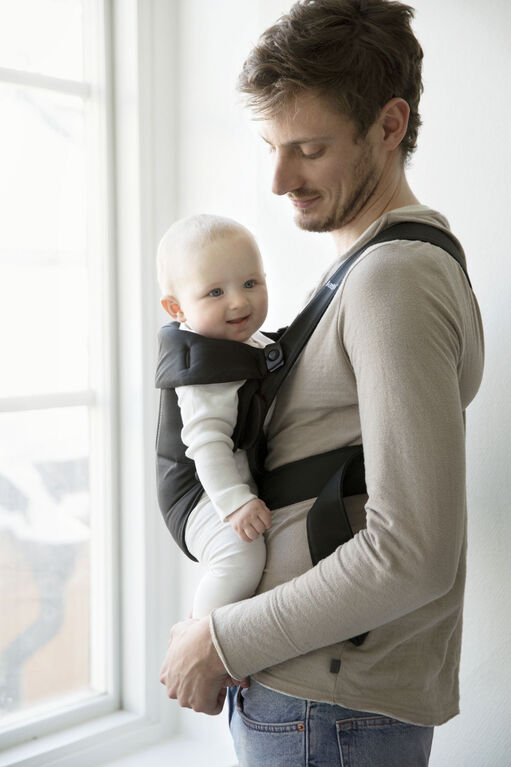 Babybjorn porte bébé noir trés peu utilisé carrier one