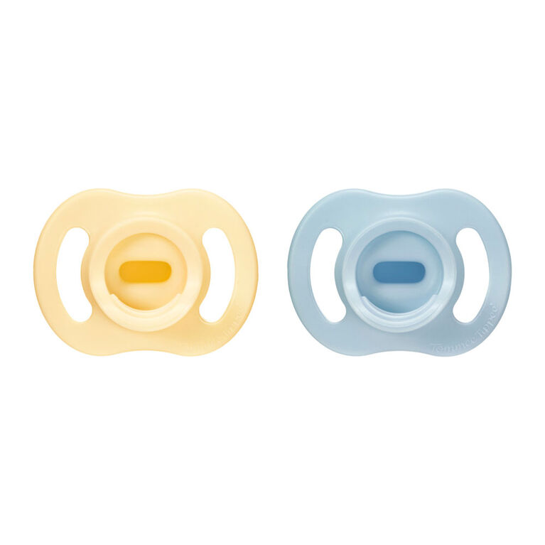 Tommee Tippee Ultra-light StayPut Pacifier, 0-6m, 2 Count, One-Piece Silicone Design
