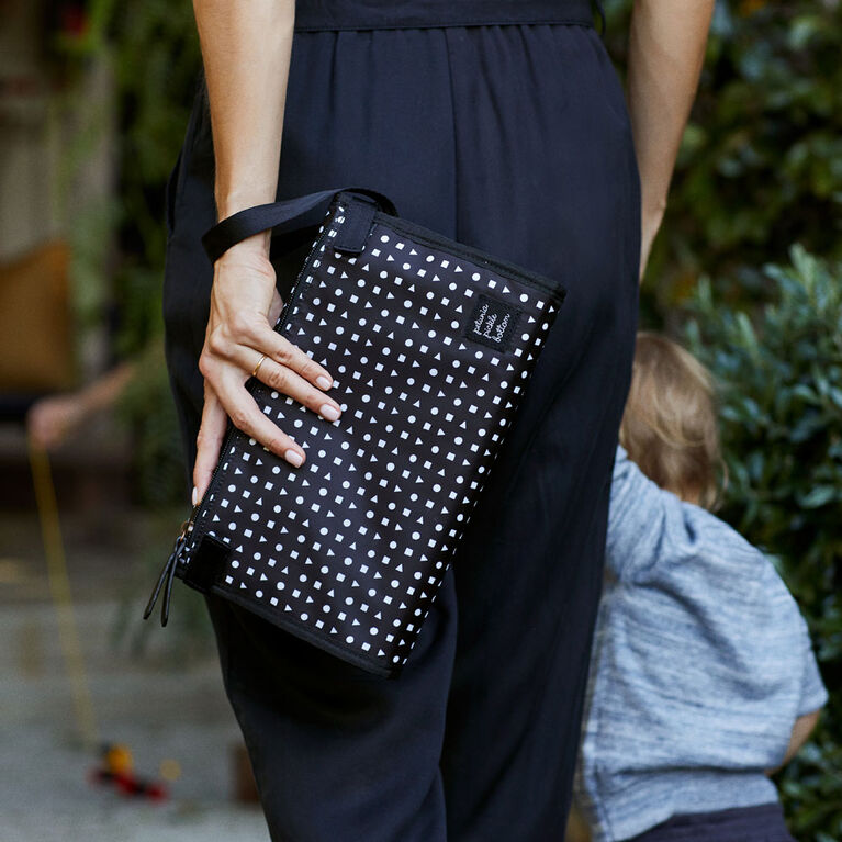 Petunia Pickle Bottom - Nimble Diaper Clutch + Changer in Neo Geo - Baby, Infant, Toddler