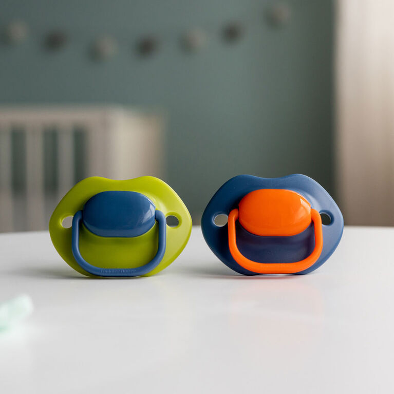 Sucettes de la gamme FunBrights de Tommee Tippee, avec boîte de stérilisation (6-18m, 2 pièces)