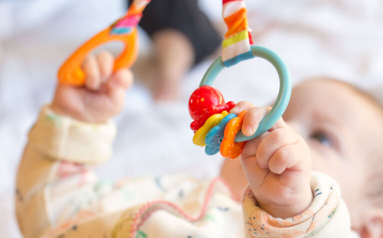 Benbat - Dazzle Friends Travel Toy - Lion / Yellow / 0-24 Months Old